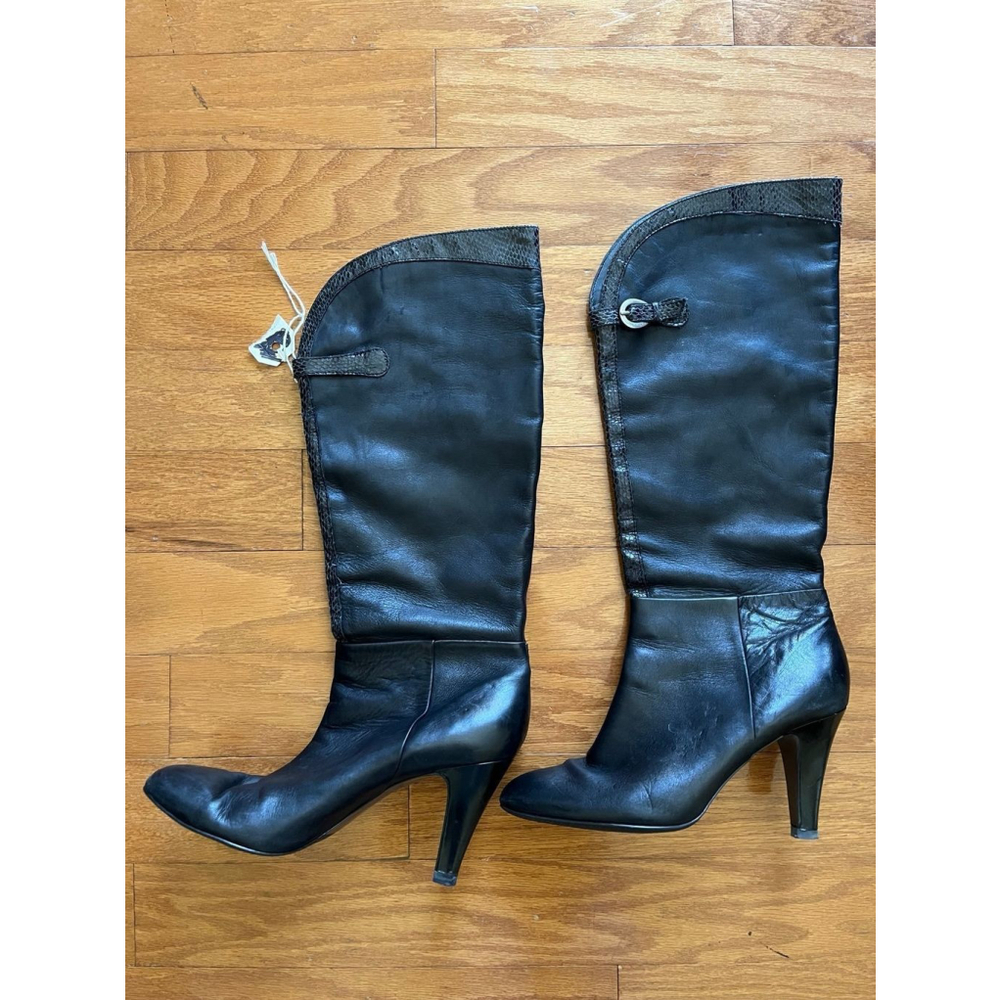 Black leather Tahari boots